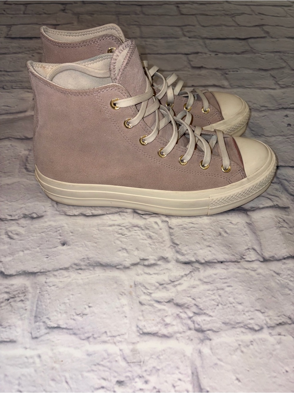 Converse Chuck Taylor Lift Hi Platform. Pink Suede. Women’s Size 10